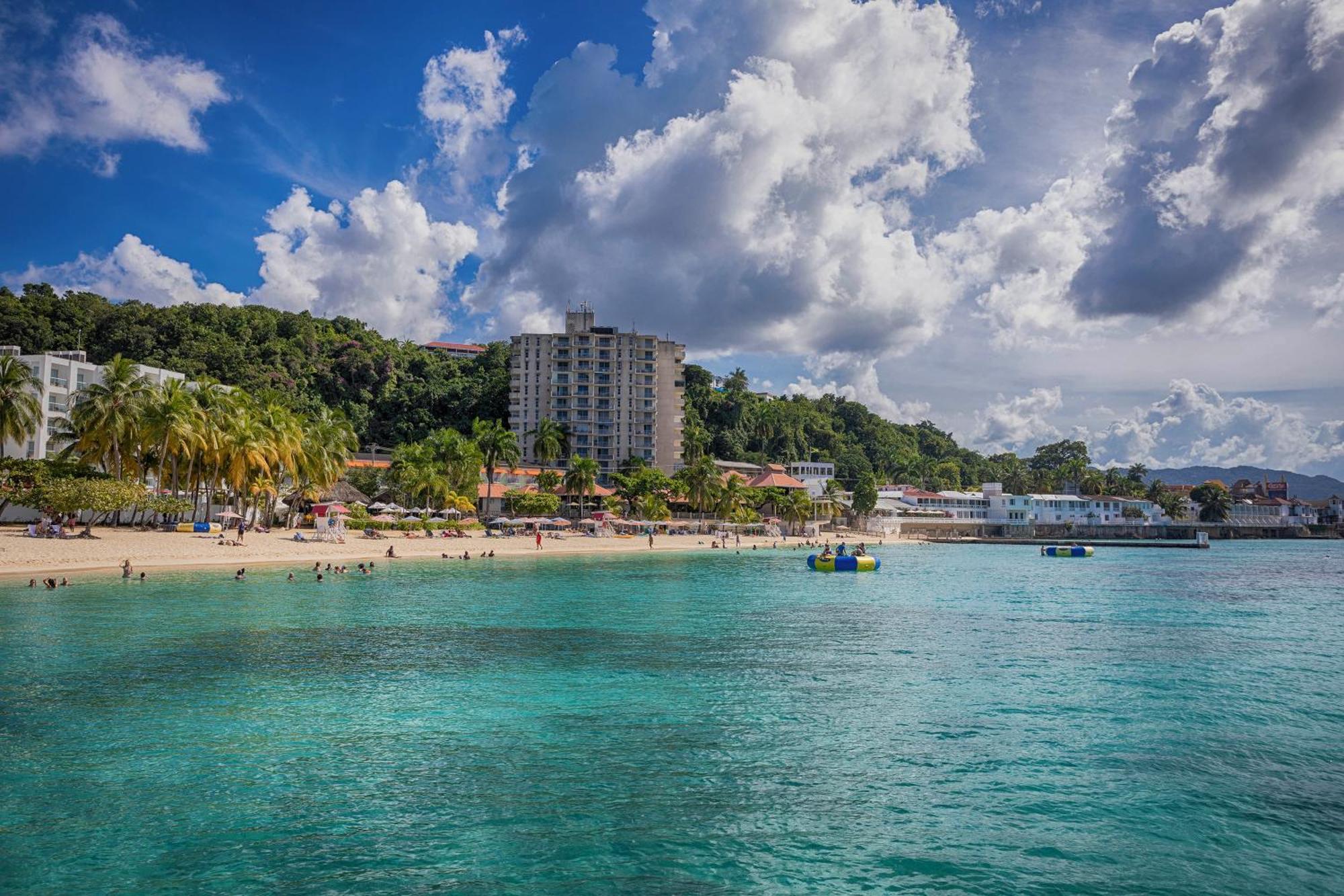 Montego Bay Club Apartments Kültér fotó