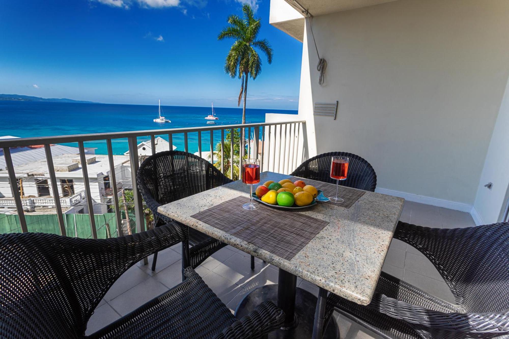 Montego Bay Club Apartments Kültér fotó